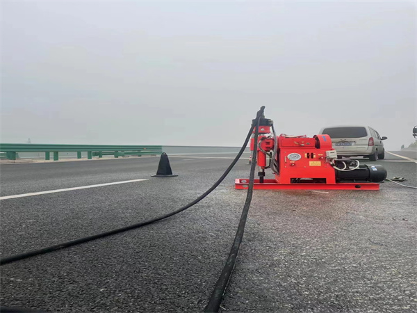 新源马路路基路面开裂下沉注浆加固灌浆